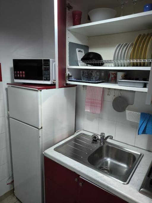Apartment 50 Meters From The Beach Λουτράκι Εξωτερικό φωτογραφία