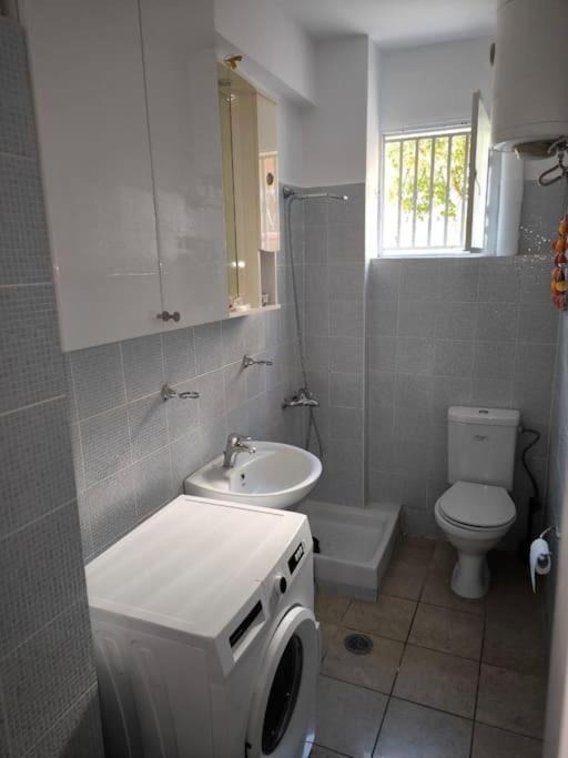 Apartment 50 Meters From The Beach Λουτράκι Εξωτερικό φωτογραφία
